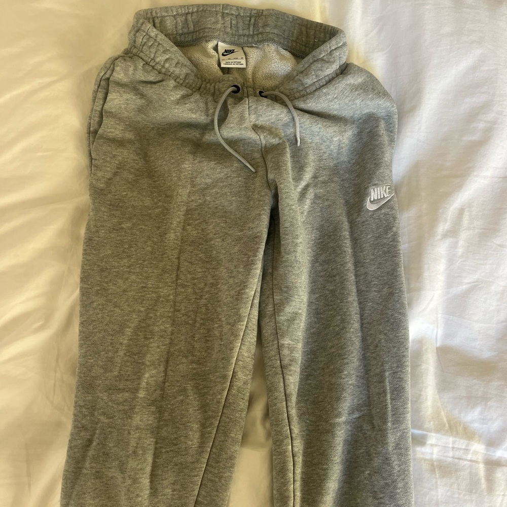 Nike Gray Sweatpants Women’s XS